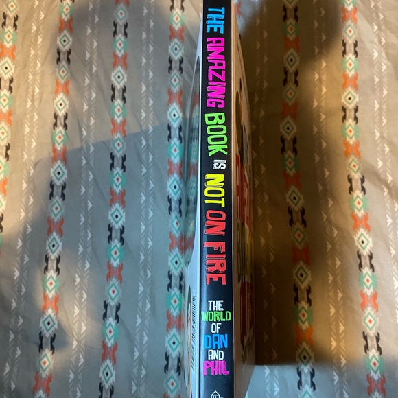 SIGNED The Amazing Book Is Not On Fire: The World Of Dan And Phil - Picture 3 of 3